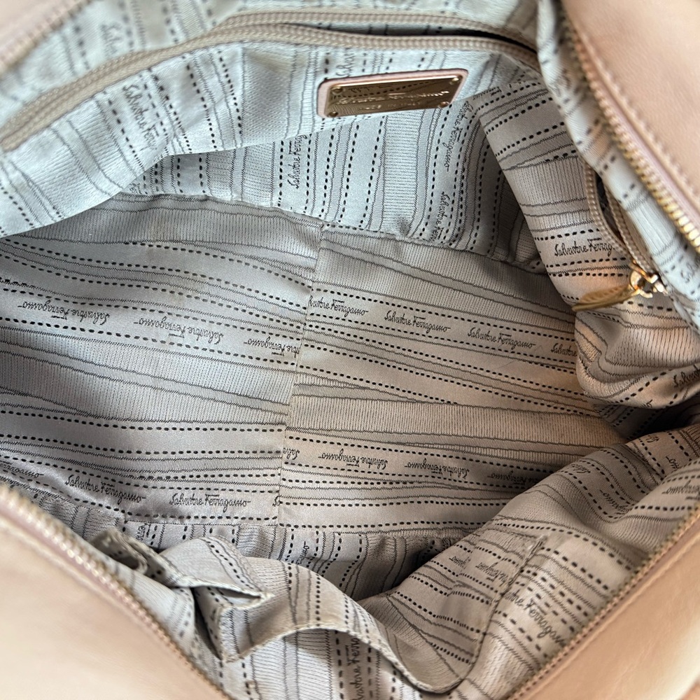 Salvatore Ferragamo Cream Leather Handbag - Picture 10 of 11